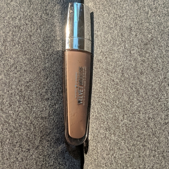 Lipstick - Picture 3 of 9